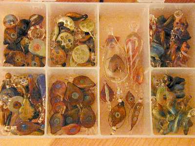 Diverses perles en Pyrex. Cliquez pour mieux voir