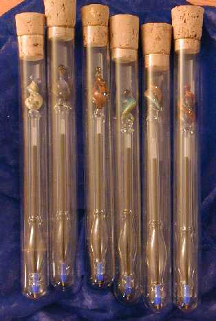 Stylo en pyrex, pointe: bic cristal. Cliquez pour agrandir l'image